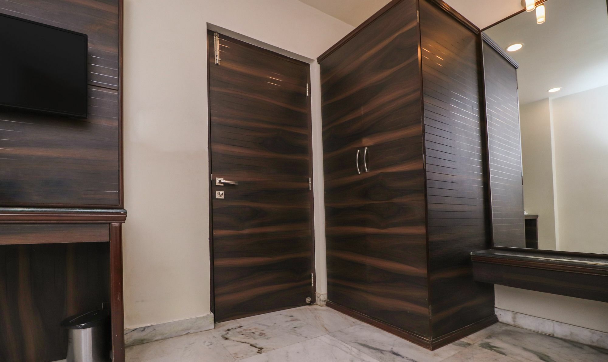 Capital O 8318 Beeu Guest House Liluāh المظهر الخارجي الصورة